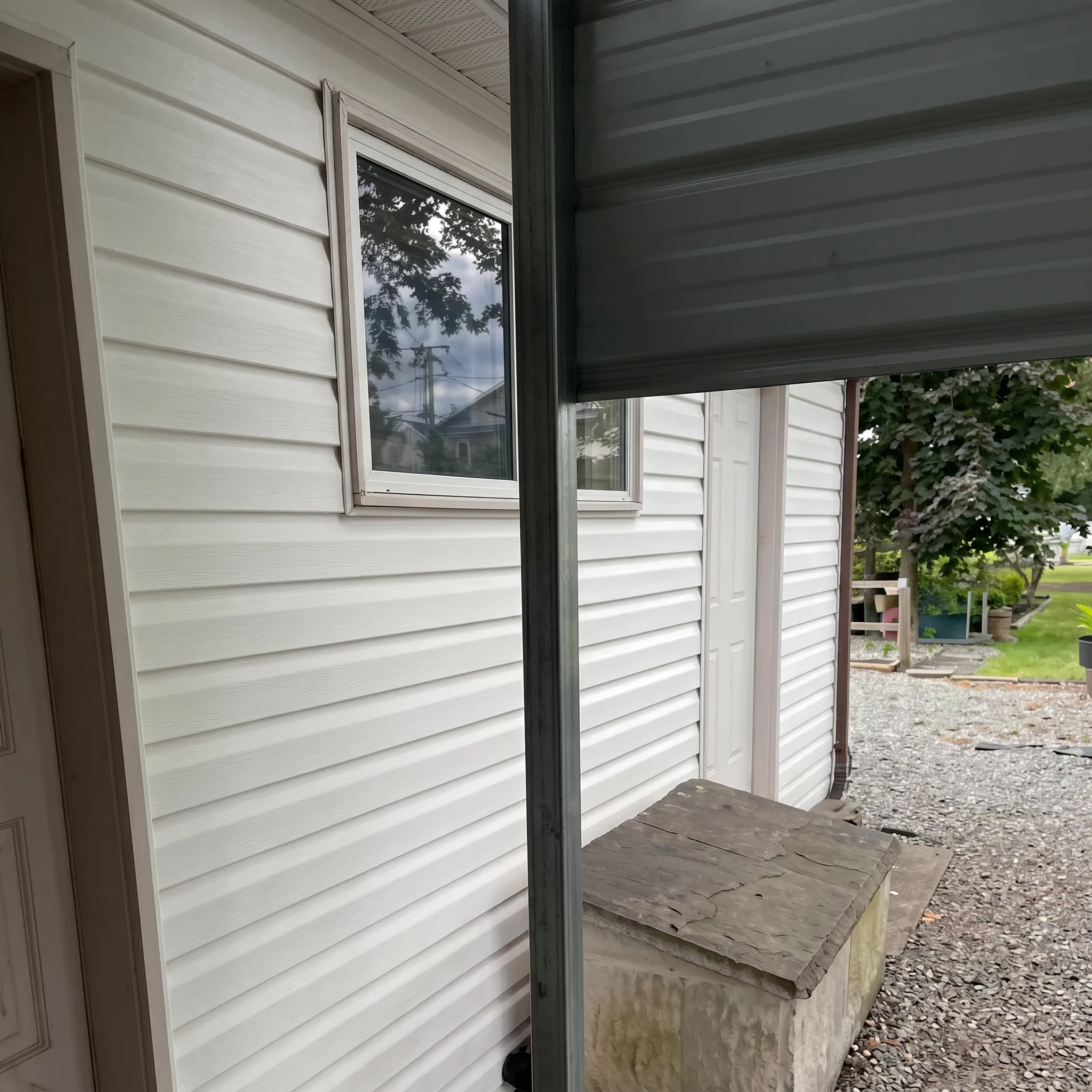 Freshly cleaned home siding in Nanaimo